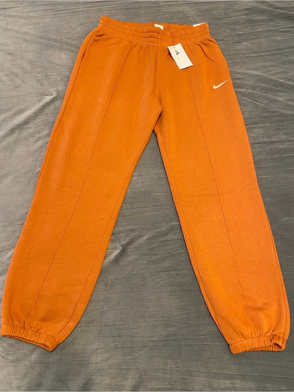 Nike Women’s Loose Fit Mid Rise Sweatpants Medium
